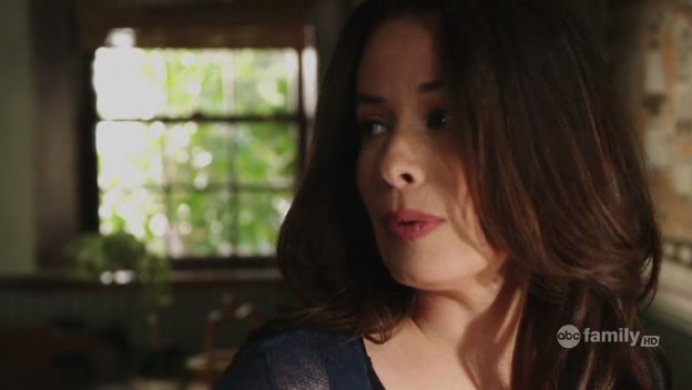 Charmed-Online-dot-net_PrettyLittleLiars1x04CanYouHearMeNow0623.jpg