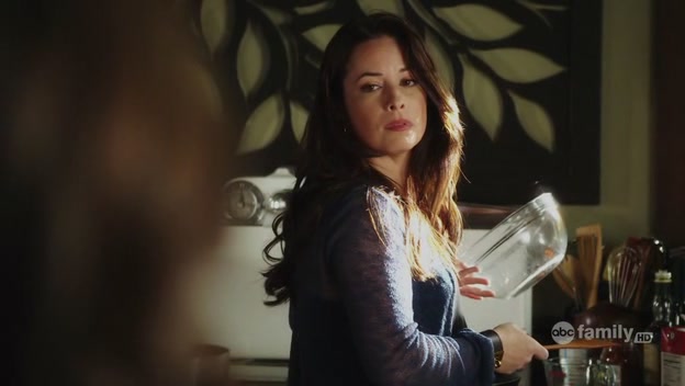 Charmed-Online-dot-net_PrettyLittleLiars1x04CanYouHearMeNow0693.jpg