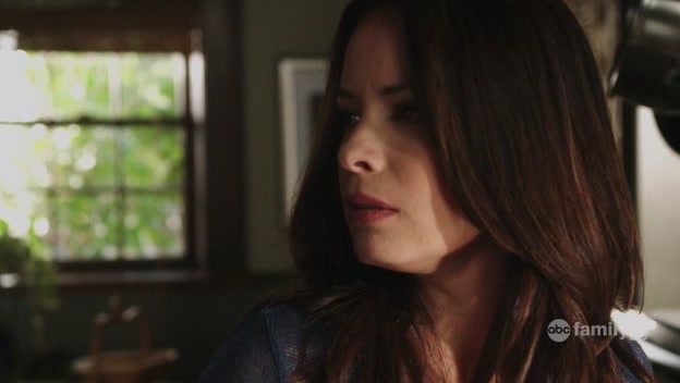 Charmed-Online-dot-net_PrettyLittleLiars1x04CanYouHearMeNow0705.jpg