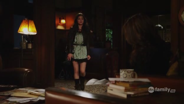 Charmed-Online-dot-net_PrettyLittleLiars1x04CanYouHearMeNow2324.jpg
