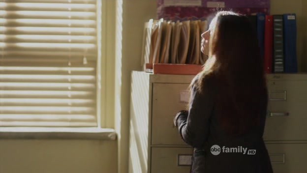 Charmed-Online-dot-net_PrettyLittleLiars1x20SomeonetoWatchOverMe0468.jpg