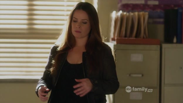 Charmed-Online-dot-net_PrettyLittleLiars1x20SomeonetoWatchOverMe0470.jpg