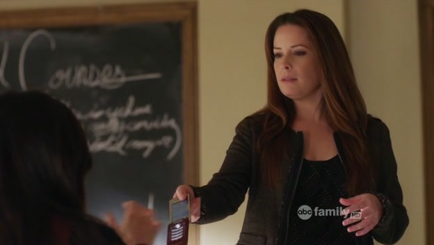 Charmed-Online-dot-net_PrettyLittleLiars1x20SomeonetoWatchOverMe0570.jpg