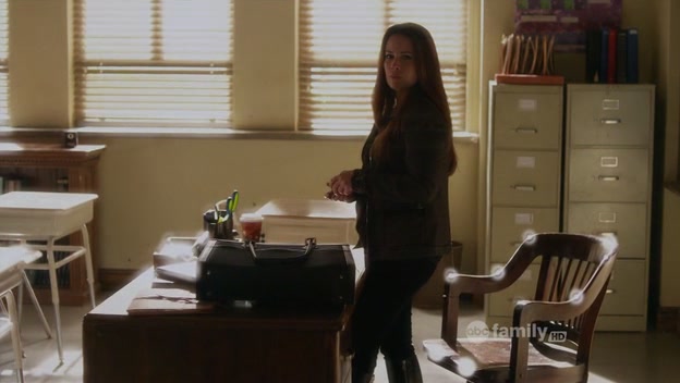 Charmed-Online-dot-net_PrettyLittleLiars1x20SomeonetoWatchOverMe0638.jpg