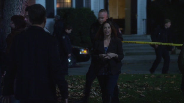Charmed-Online-dot-net_PrettyLittleLiars1x22ForWhomtheBellTolls2377.jpg