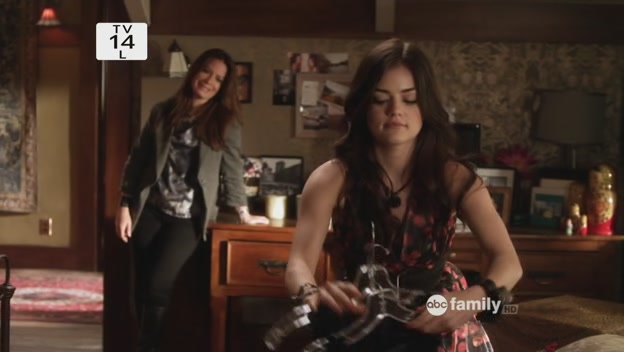 Charmed-Online-dot-net_PrettyLittleLiars-207SurfaceTension0049.jpg