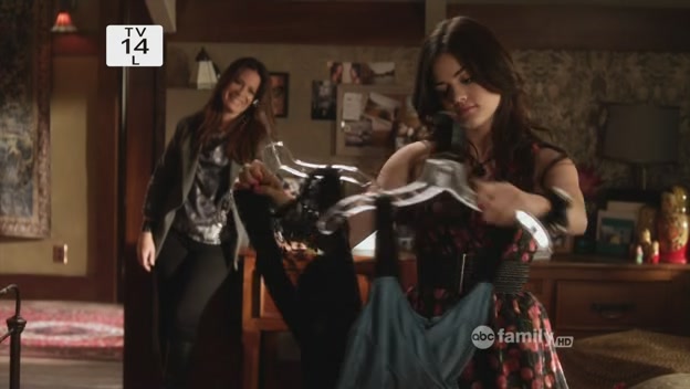 Charmed-Online-dot-net_PrettyLittleLiars-207SurfaceTension0050.jpg