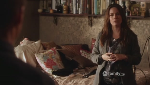 Charmed-Online-dot-net_PrettyLittleLiars-207SurfaceTension0103.jpg