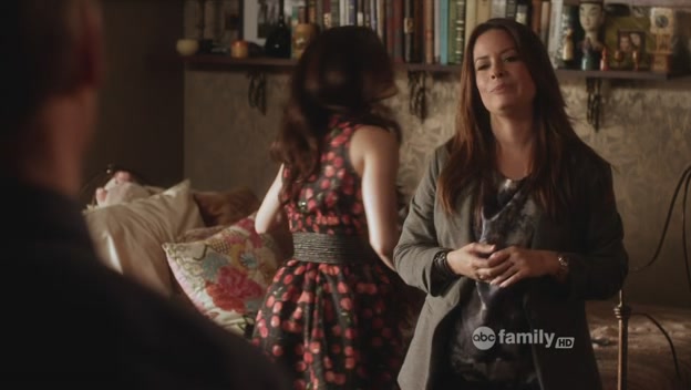 Charmed-Online-dot-net_PrettyLittleLiars-207SurfaceTension0106.jpg