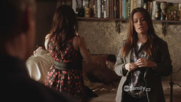 Charmed-Online-dot-net_PrettyLittleLiars-207SurfaceTension0119.jpg