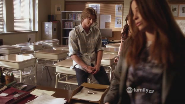 Charmed-Online-dot-net_PrettyLittleLiars-207SurfaceTension0255.jpg