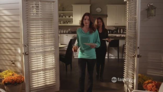Charmed-Online-dot-net_PrettyLittleLiars-207SurfaceTension0380.jpg
