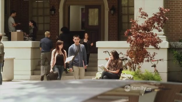 Charmed-Online_dot_net-PrettyLittleLiars-210TouchedByAnANgel1527.jpg