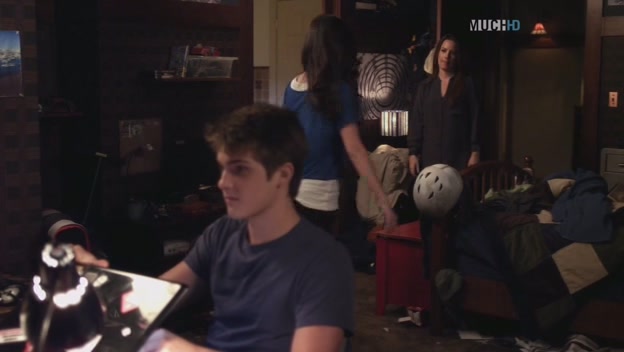 Charmed-Online_dot_net-PrettyLittleLiars-211IMustConfess0054.jpg