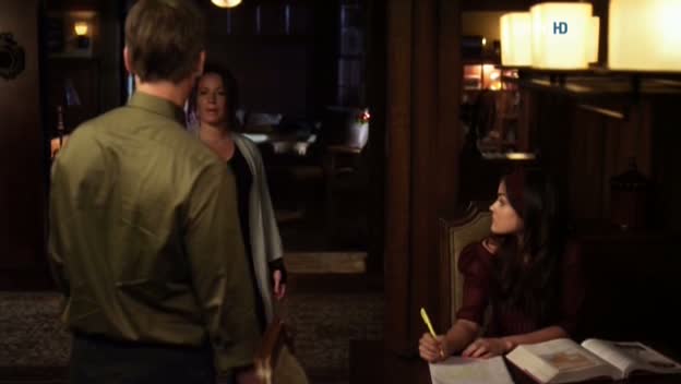 Charmed-Online_dot_net-PrettyLittleLiars-211IMustConfess0100.jpg