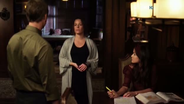 Charmed-Online_dot_net-PrettyLittleLiars-211IMustConfess0102.jpg