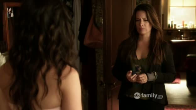 Charmed-Online_dot_net-PrettyLittleLiars-212OverMyDead_Body00011.jpg