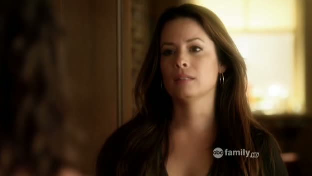 Charmed-Online_dot_net-PrettyLittleLiars-212OverMyDead_Body00013.jpg