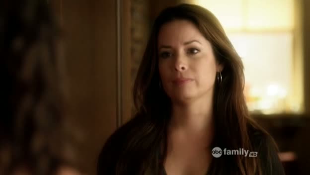 Charmed-Online_dot_net-PrettyLittleLiars-212OverMyDead_Body00014.jpg