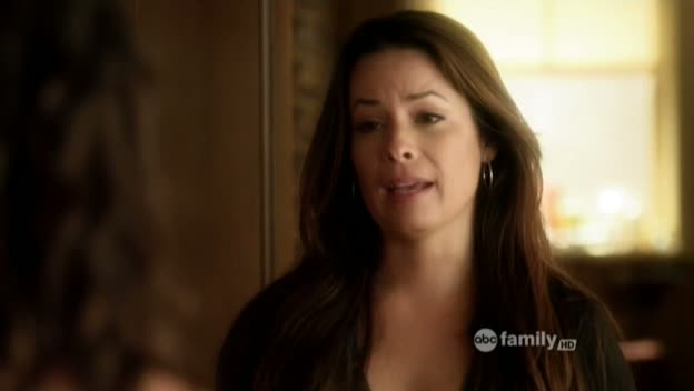 Charmed-Online_dot_net-PrettyLittleLiars-212OverMyDead_Body00015.jpg