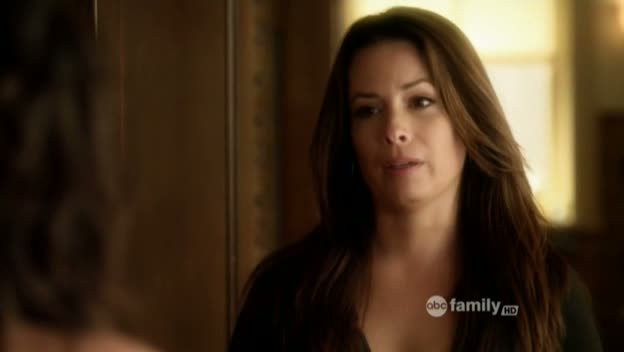 Charmed-Online_dot_net-PrettyLittleLiars-212OverMyDead_Body00017.jpg