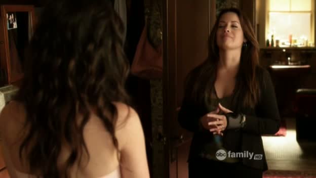 Charmed-Online_dot_net-PrettyLittleLiars-212OverMyDead_Body00026.jpg