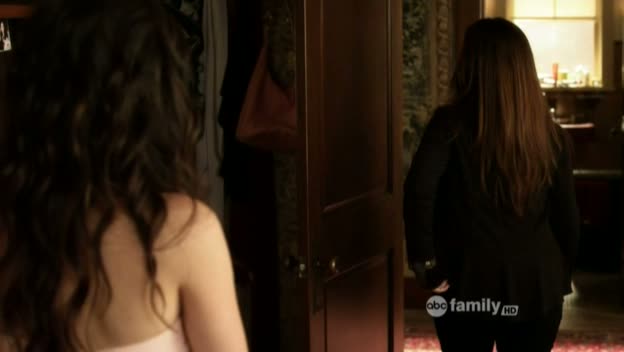 Charmed-Online_dot_net-PrettyLittleLiars-212OverMyDead_Body00030.jpg