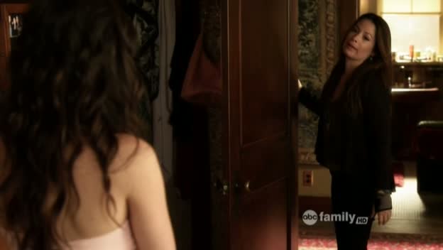 Charmed-Online_dot_net-PrettyLittleLiars-212OverMyDead_Body00032.jpg