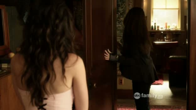Charmed-Online_dot_net-PrettyLittleLiars-212OverMyDead_Body00039.jpg
