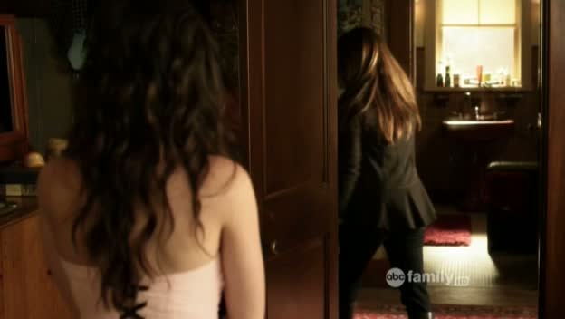 Charmed-Online_dot_net-PrettyLittleLiars-212OverMyDead_Body00040.jpg
