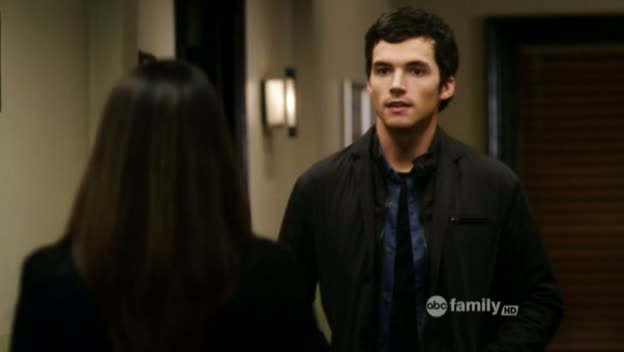 Charmed-Online_dot_net-PrettyLittleLiars-212OverMyDead_Body00053.jpg