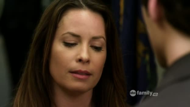 Charmed-Online_dot_net-PrettyLittleLiars-212OverMyDead_Body00071.jpg