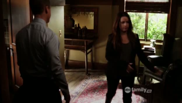 Charmed-Online_dot_net-PrettyLittleLiars-215AHotPieceOfA00013.jpg