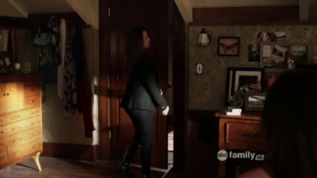 Charmed-Online_dot_net-PrettyLittleLiars-215AHotPieceOfA00017.jpg