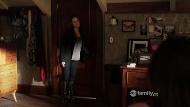 Charmed-Online_dot_net-PrettyLittleLiars-215AHotPieceOfA00018.jpg