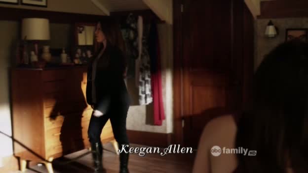 Charmed-Online_dot_net-PrettyLittleLiars-215AHotPieceOfA00020.jpg