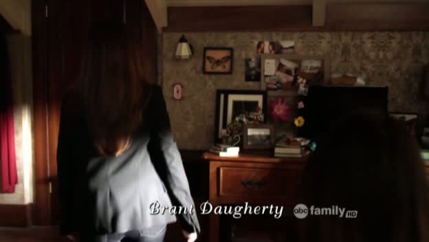 Charmed-Online_dot_net-PrettyLittleLiars-215AHotPieceOfA00028.jpg
