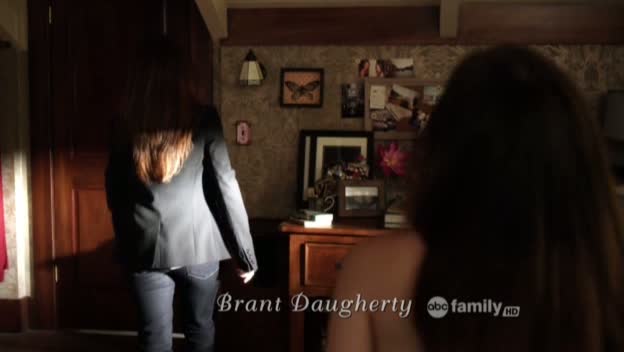 Charmed-Online_dot_net-PrettyLittleLiars-215AHotPieceOfA00029.jpg