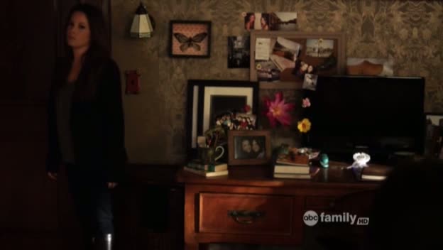 Charmed-Online_dot_net-PrettyLittleLiars-215AHotPieceOfA00031.jpg