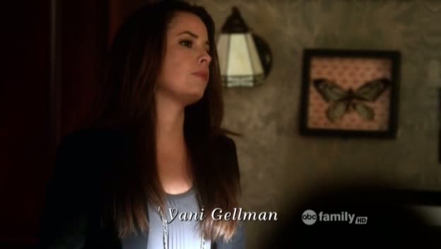 Charmed-Online_dot_net-PrettyLittleLiars-215AHotPieceOfA00036.jpg