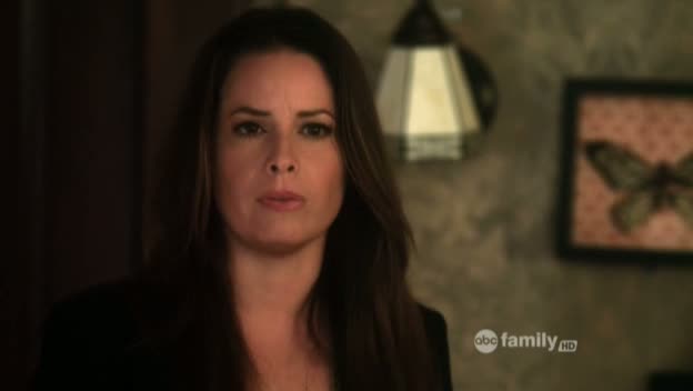 Charmed-Online_dot_net-PrettyLittleLiars-215AHotPieceOfA00054.jpg
