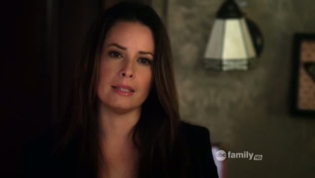 Charmed-Online_dot_net-PrettyLittleLiars-215AHotPieceOfA00069.jpg