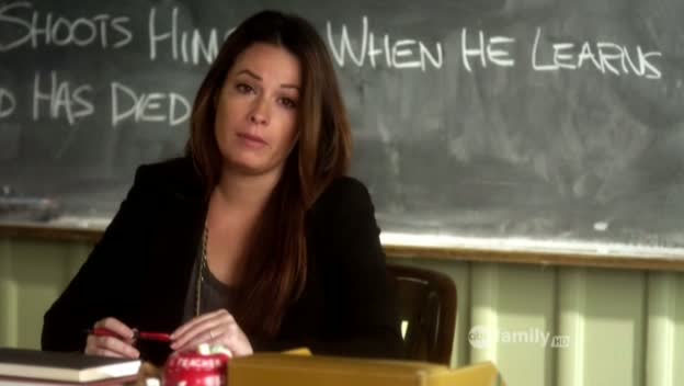 Charmed-Online_dot_net-PrettyLittleLiars-215AHotPieceOfA00093.jpg