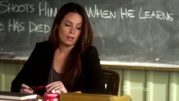 Charmed-Online_dot_net-PrettyLittleLiars-215AHotPieceOfA00097.jpg