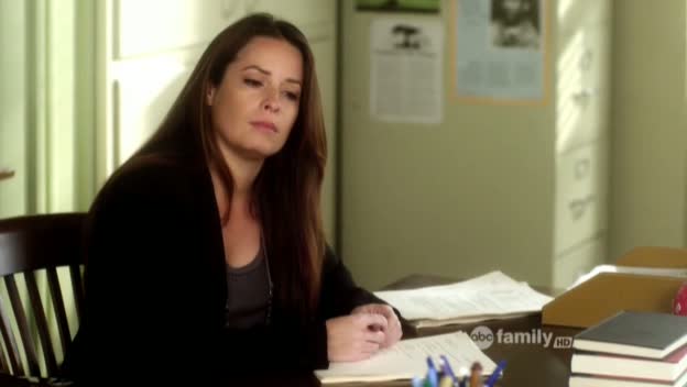 Charmed-Online_dot_net-PrettyLittleLiars-215AHotPieceOfA00117.jpg