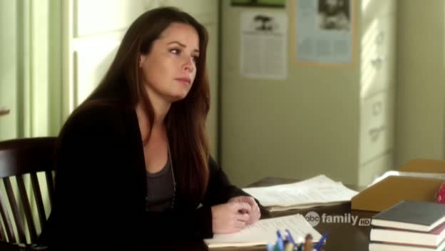 Charmed-Online_dot_net-PrettyLittleLiars-215AHotPieceOfA00118.jpg