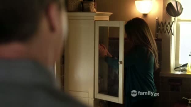 Charmed-Online_dot_net-PrettyLittleLiars-215AHotPieceOfA00121.jpg