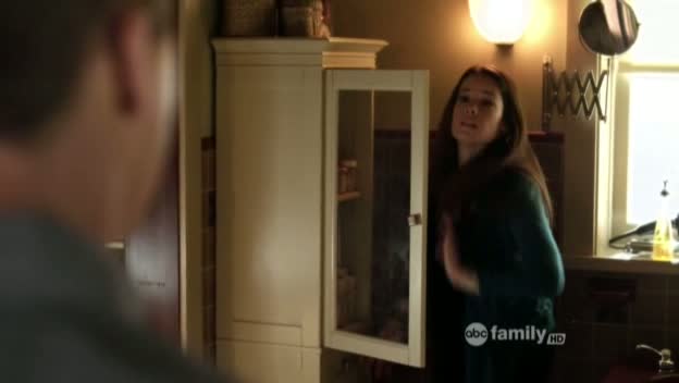 Charmed-Online_dot_net-PrettyLittleLiars-215AHotPieceOfA00122.jpg