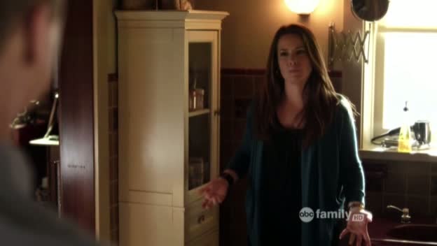 Charmed-Online_dot_net-PrettyLittleLiars-215AHotPieceOfA00132.jpg