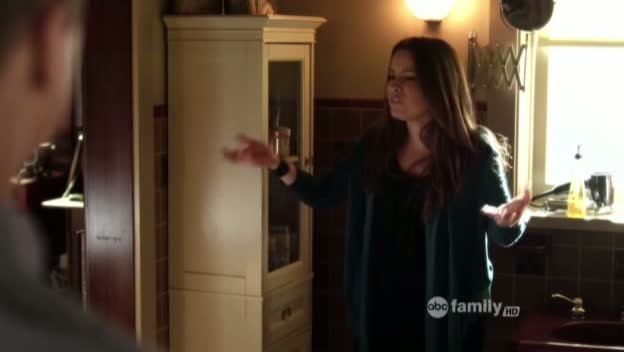 Charmed-Online_dot_net-PrettyLittleLiars-215AHotPieceOfA00133.jpg